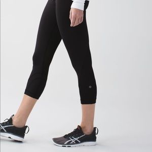 lulu run inspire crop black size 6